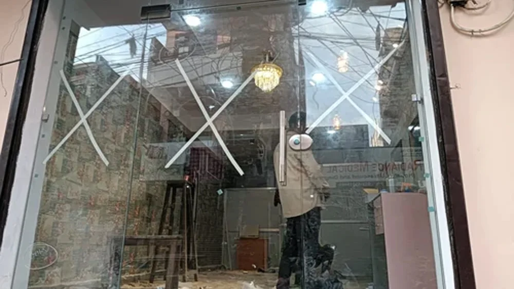 Sửa cửa kính cường lực