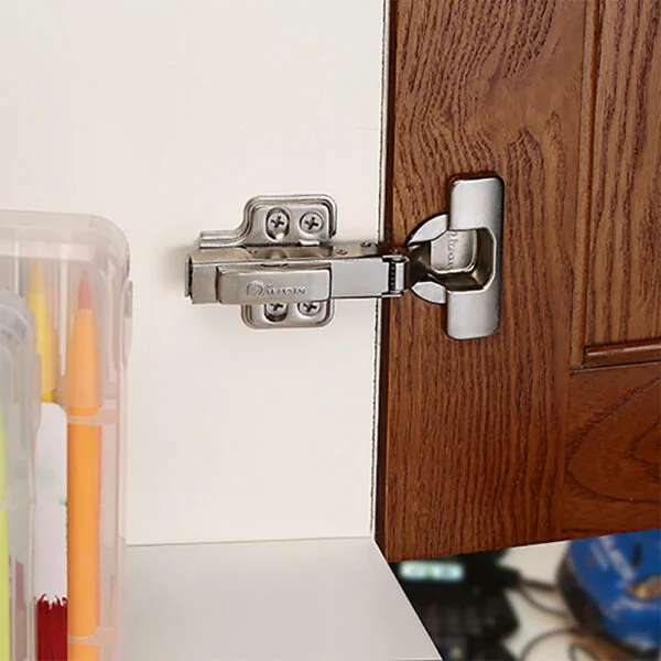 Ban-le-bat-giam-chan-IVAN-01408.002-2.jpg Ban-le-bat-giam-chan-IVAN-01408.002-2.jpg