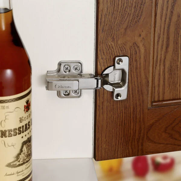 Ban-le-bat-giam-chan-IVAN-01418.003-2.jpg Ban-le-bat-giam-chan-IVAN-01418.003-2.jpg