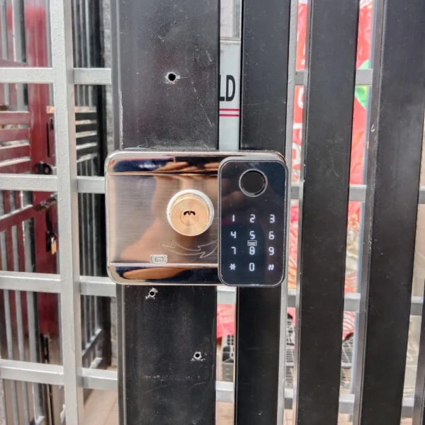 Khoa-cua-cong-Ticklock-G2-2.jpg Khoa-cua-cong-Ticklock-G2-2.jpg