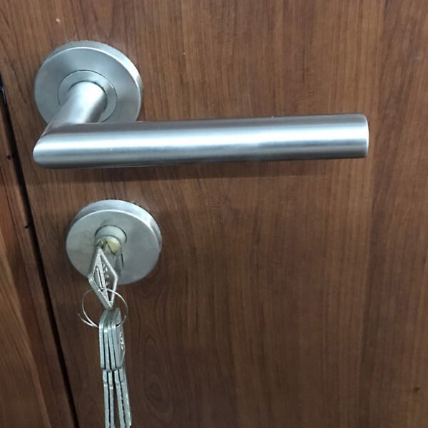 Khóa cửa phòng phân thể Jeely S03 tay Inox 304 - Hình ảnh 5