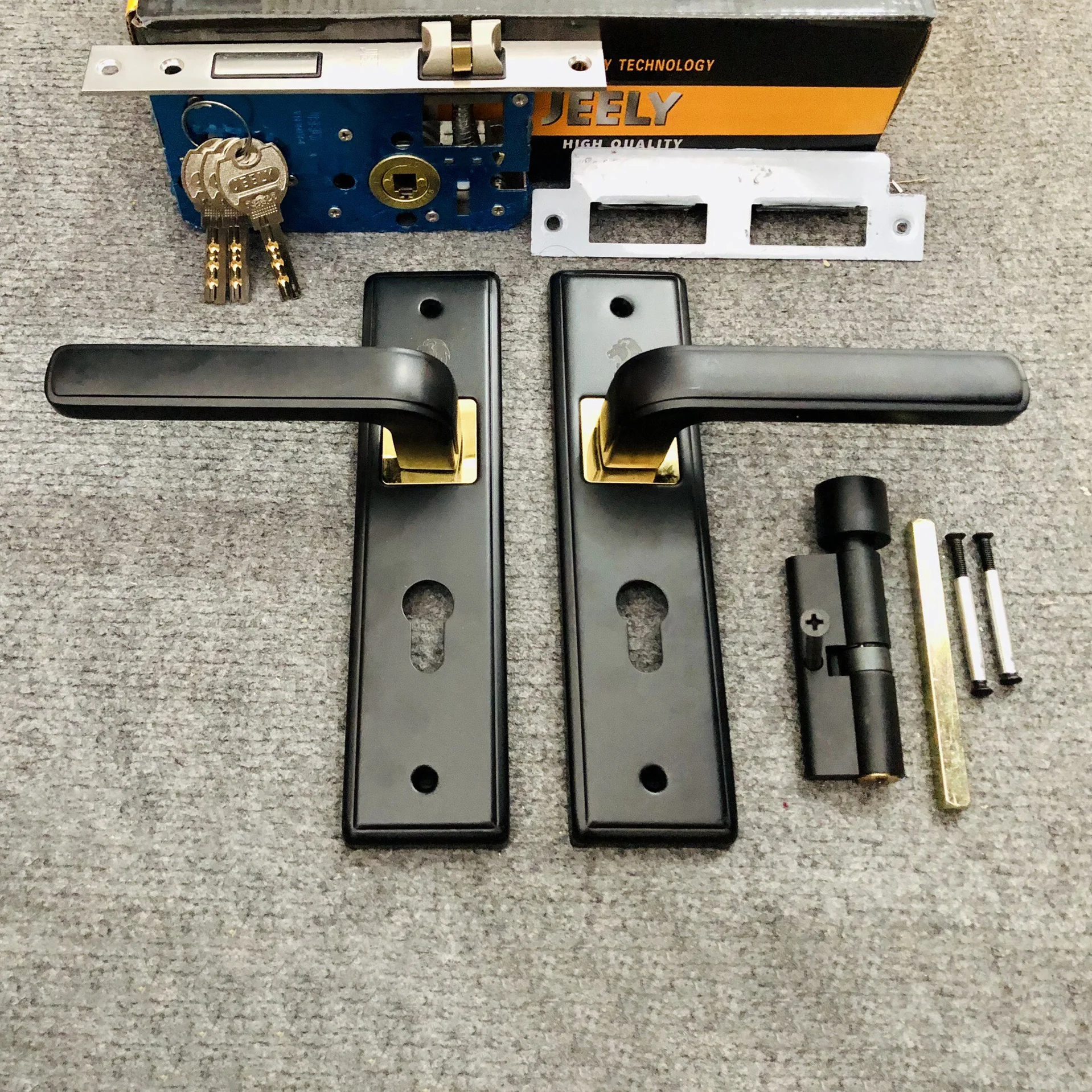 Khoa-tay-gat-Jeely-H312B-200.jpg Khoa-tay-gat-Jeely-H312B-200.jpg