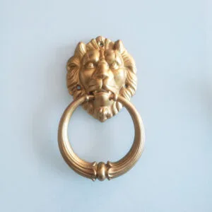 Tay nắm cửa đầu sử tử bằng đồng PVD vàng trung