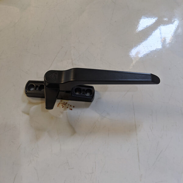 Tay cài cửa sổ hất GQ ASSA ABLOY màu đen - Hình ảnh 5