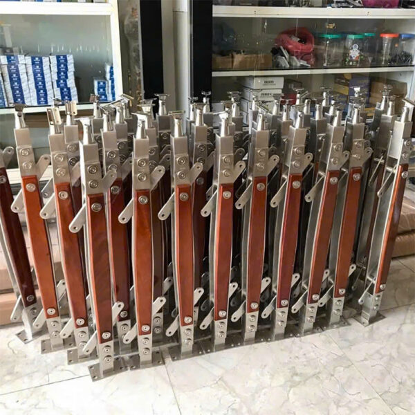 Trụ cầu thang kính ốp gỗ TLC008 đế mặt