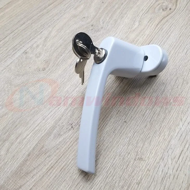 tay-nam-cua-so-co-chia-hang-gq.jpg tay-nam-cua-so-co-chia-hang-gq.jpg