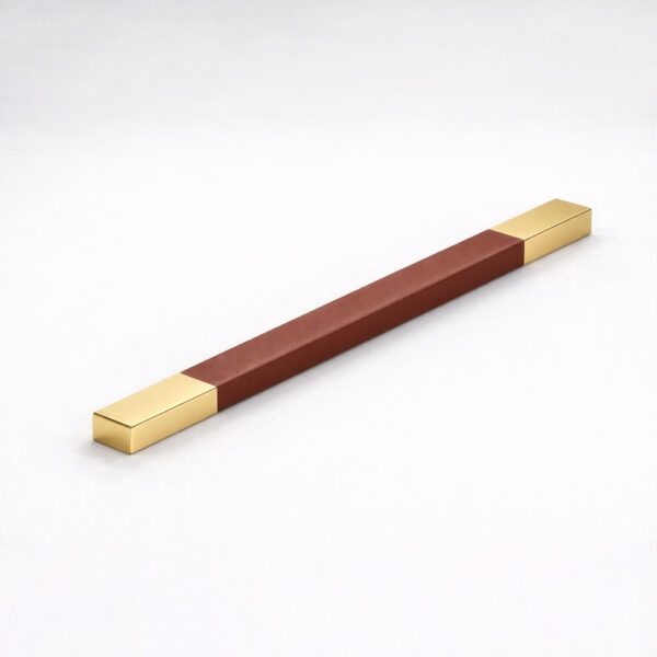 Tay nắm cửa TN135 Inox 304 hộp 30x60mm bọc da nâu đỏ