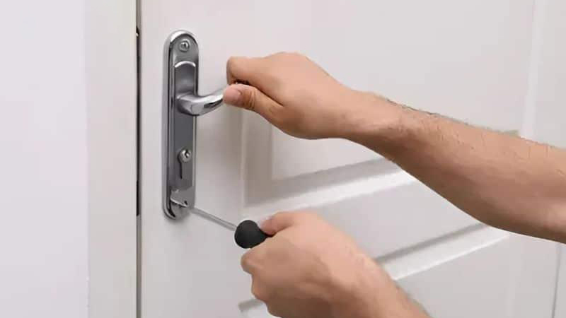 Hướng Dẫn Thay Ổ Khóa Cửa Chung Cư Đơn Giản